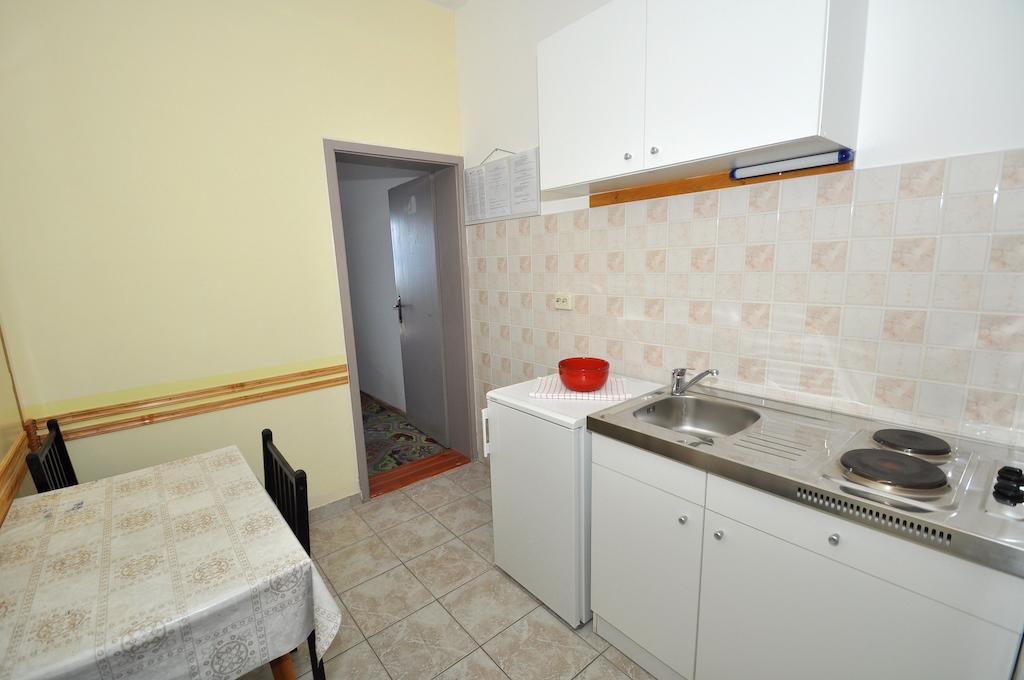 Apartments Davor Ceko Jesenice  Rum bild